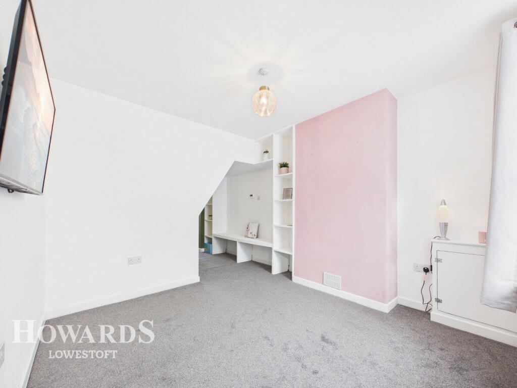 Edinburgh Road, Lowestoft photo 4