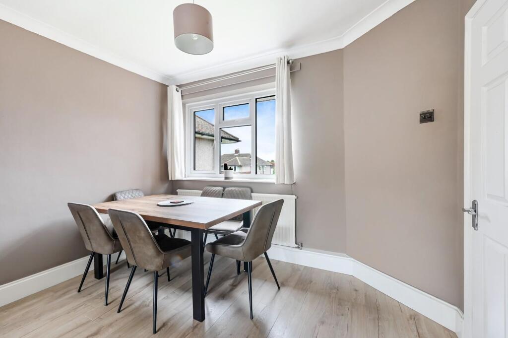Apartment in Kingston upon Thames - View 3