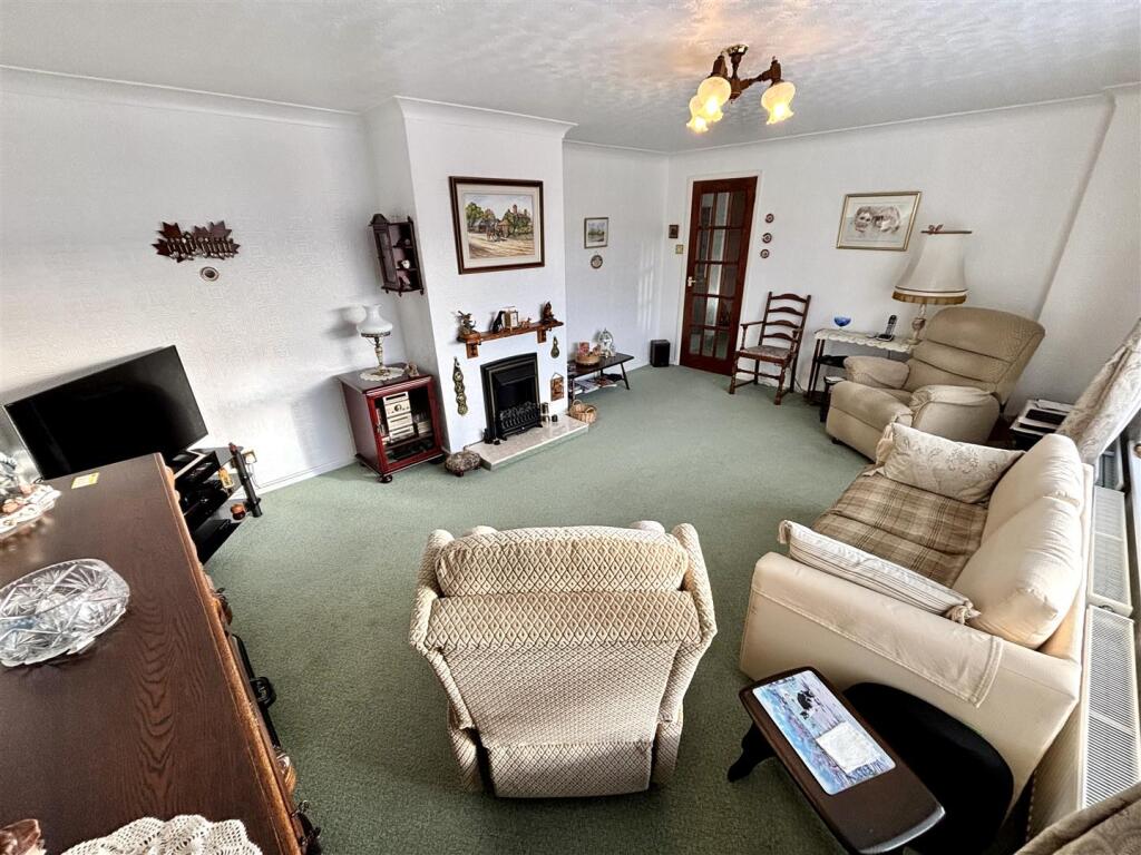 33, Winchester Drive photo 2