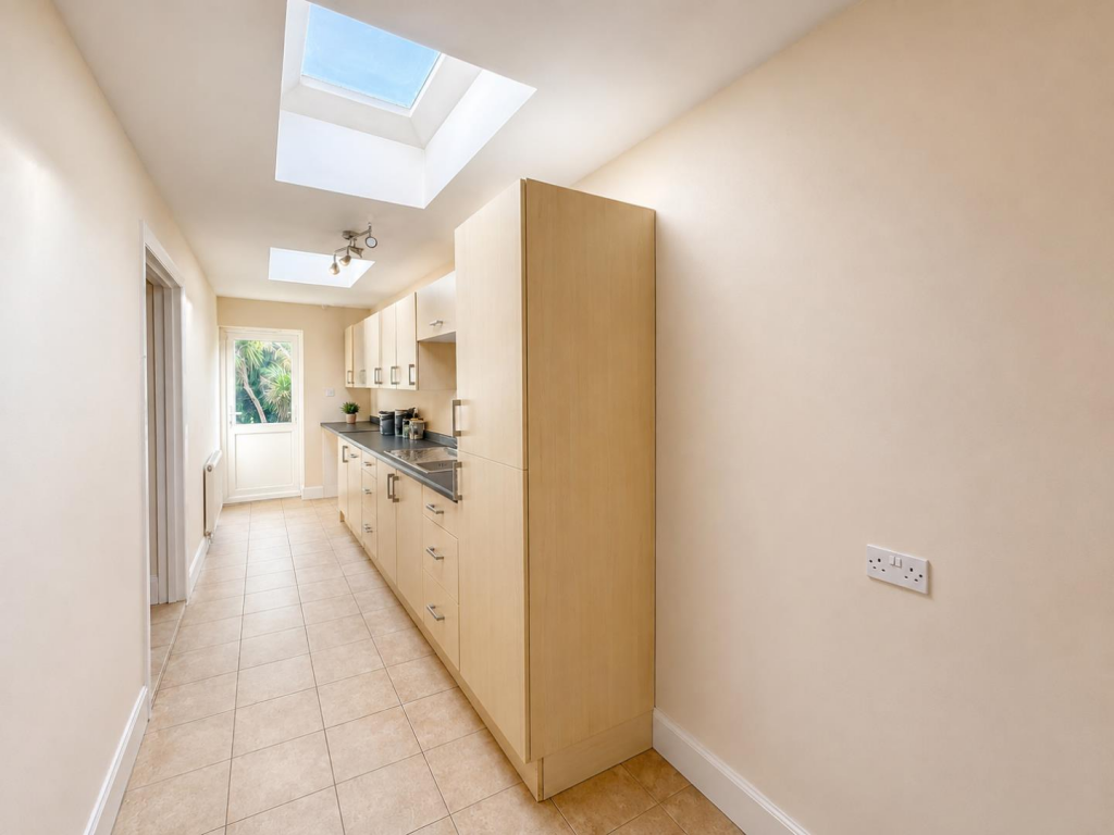 House in Spelthorne, Chattern Hill, Ashford - View 4