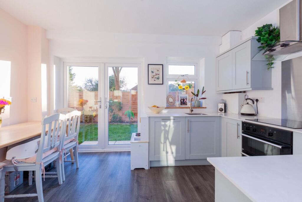 Tilstone Avenue, Eton Wick, Windsor photo 3