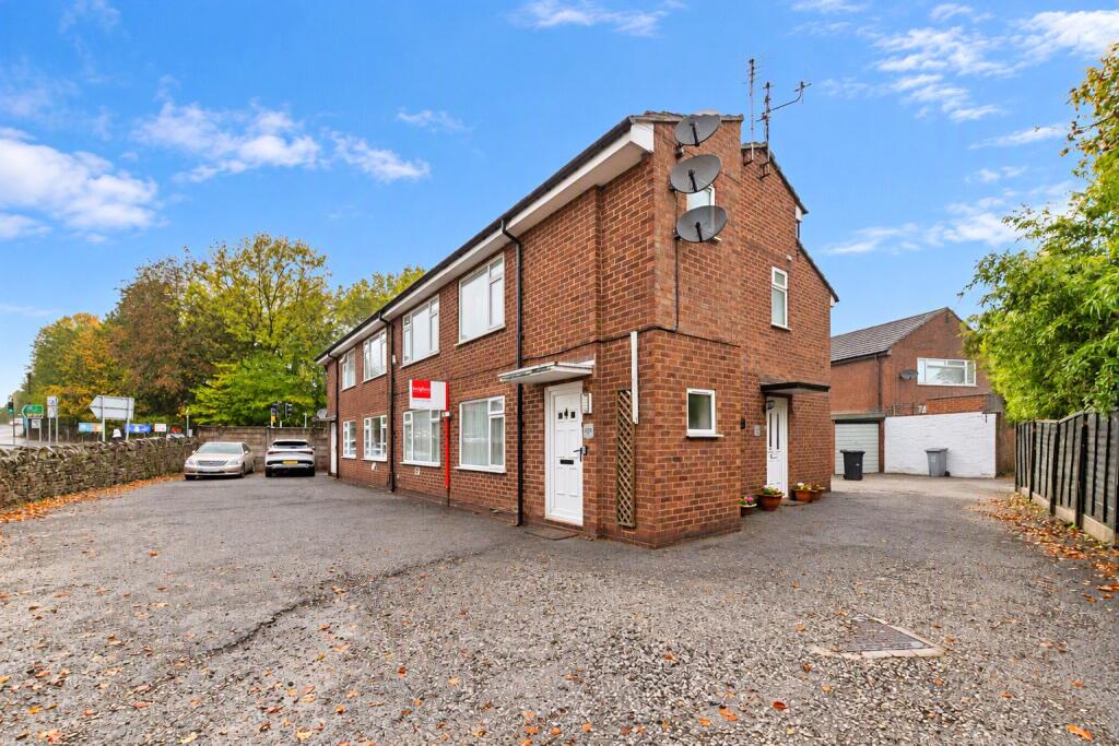 2-bed flat on Park Lane, Macclesfield, Cheshire, SK11, £180,000