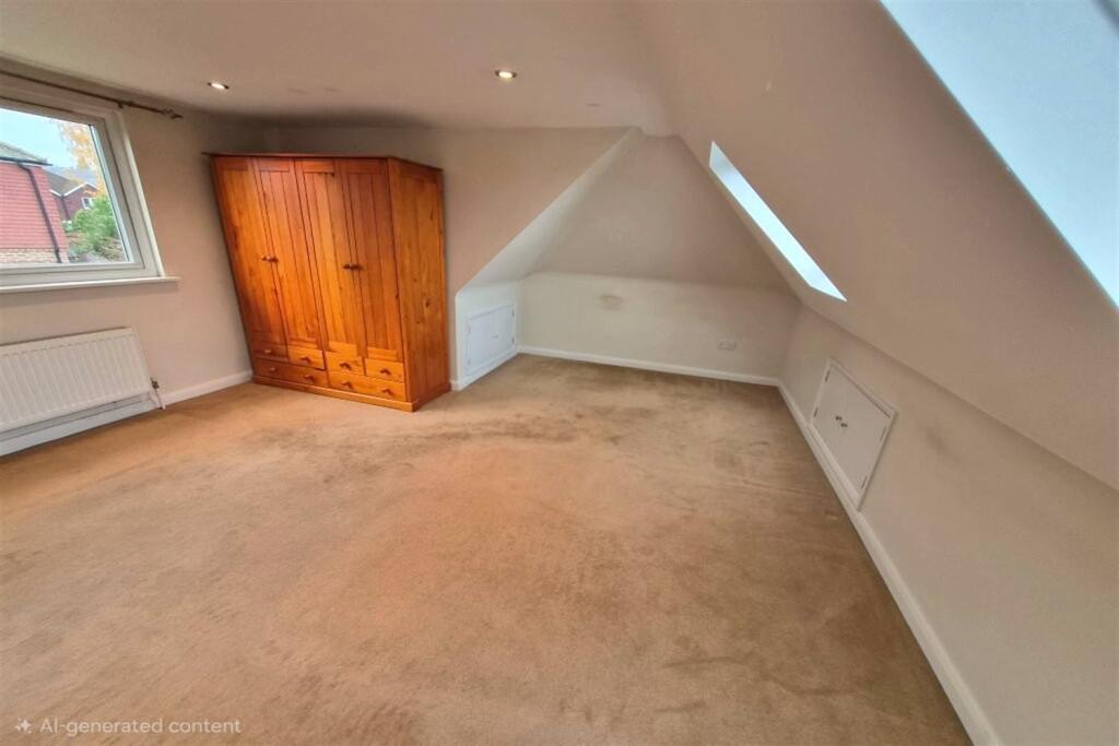 2 bedroom Semi-Detached Bungalow in Farncombe photo 4