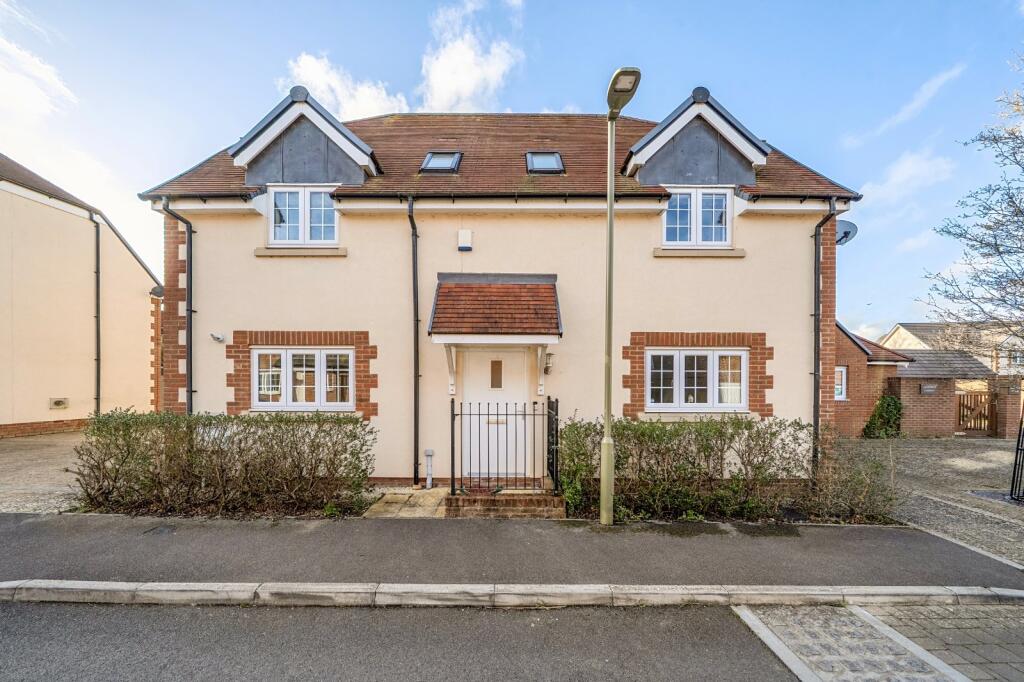 Main image of property: Queen's Crescent, Shrivenham, Swindon, Oxfordshire, SN6