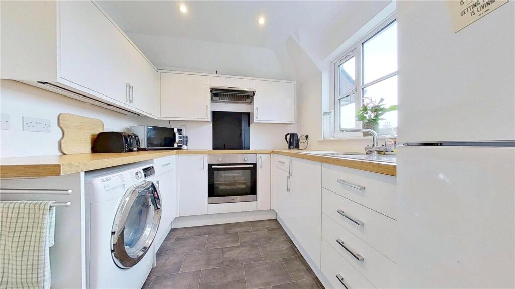Apartment in Lancing, Sompting - View 4