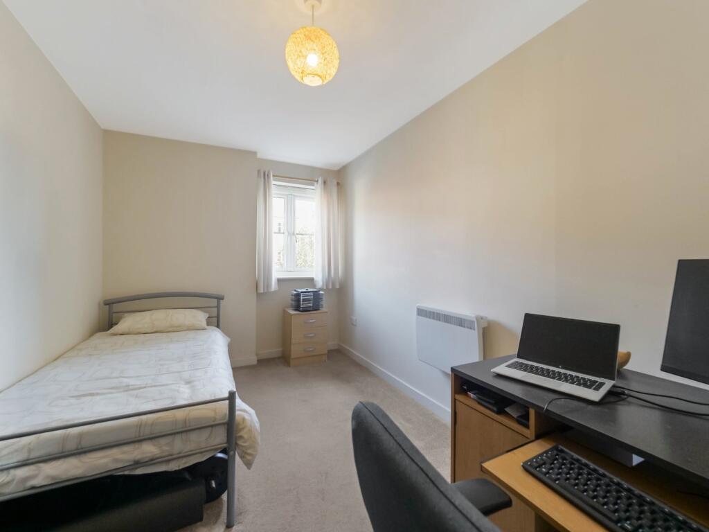 Apartment in Paisley, Renfrewshire - More