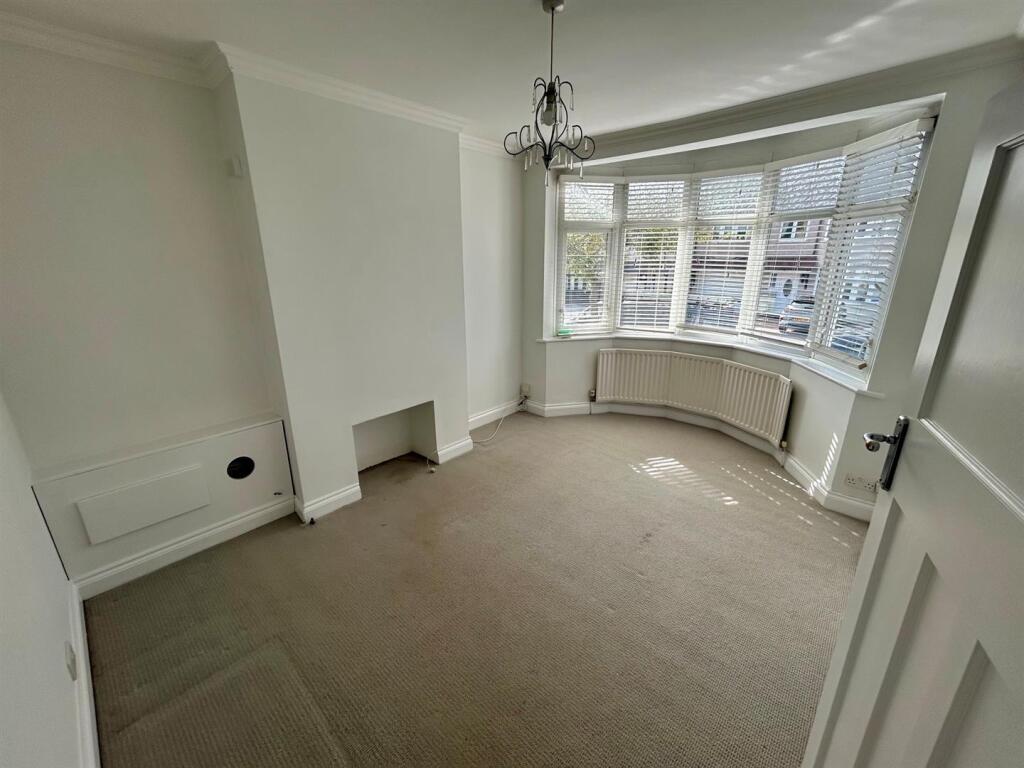 House in Romford - More