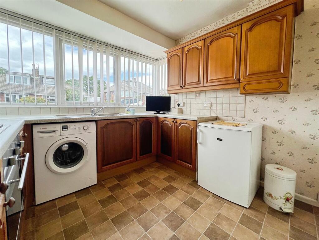 House in Bradford, Low Fold, Bolton - More