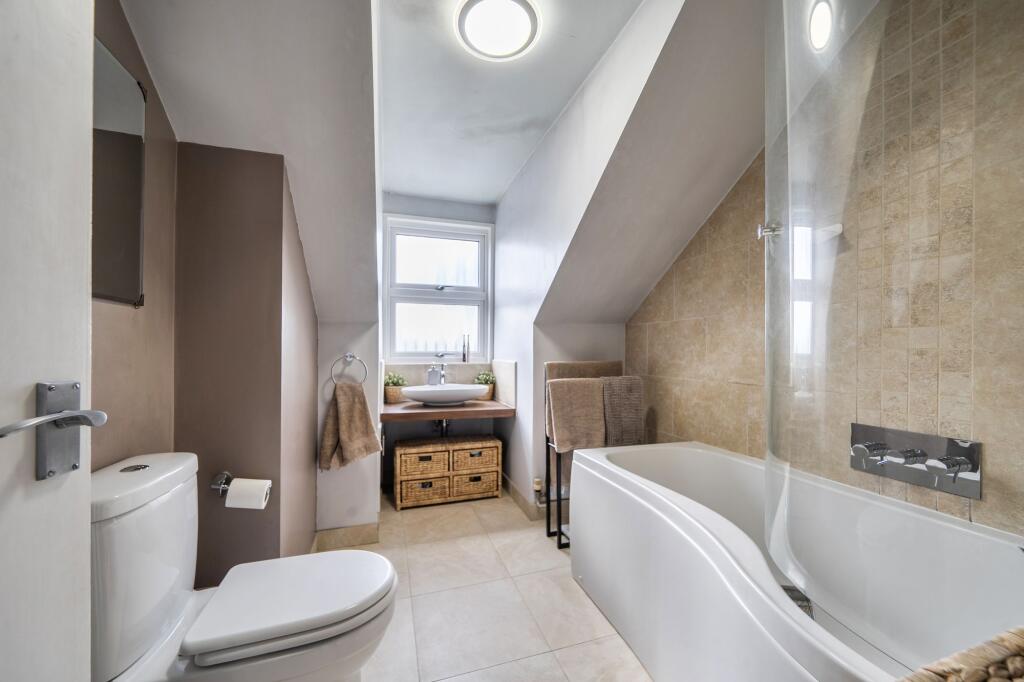 Apartment in Enfield - View 4