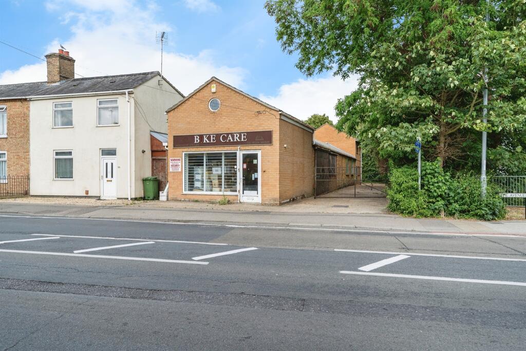 Main image of property: The Avenue, March