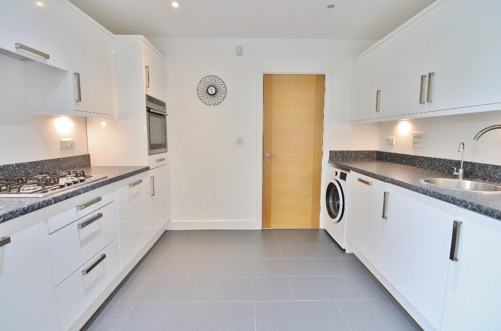 Kingsmead Avenue, Stubbington, Fareham photo 3