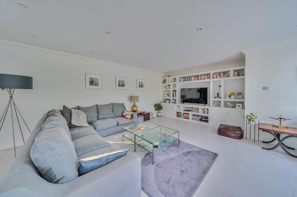 House in St Albans - View 2