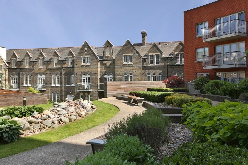 Apartment in London - More