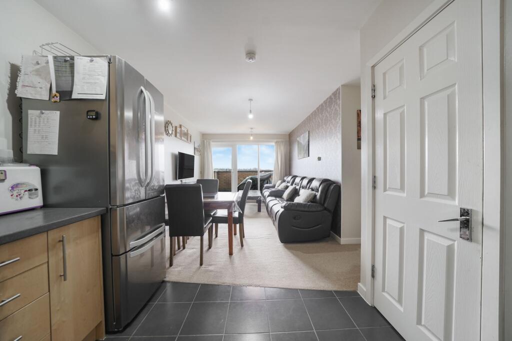 Apartment in Croydon - View 4
