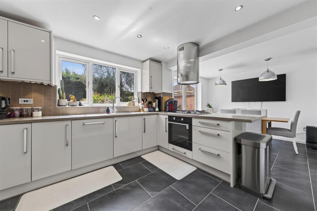 NN15 - Wilkie Close, Kettering - View 2