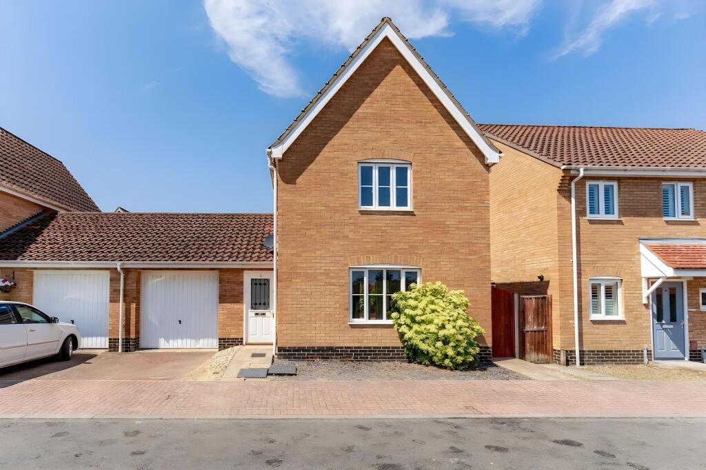 3-bed detached on Elderflower Mews, Norwich, £240,000