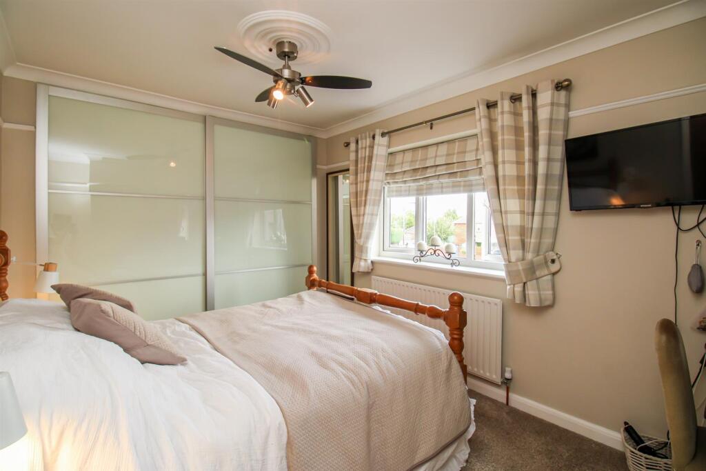 House in Wakefield, Outwood - View 5