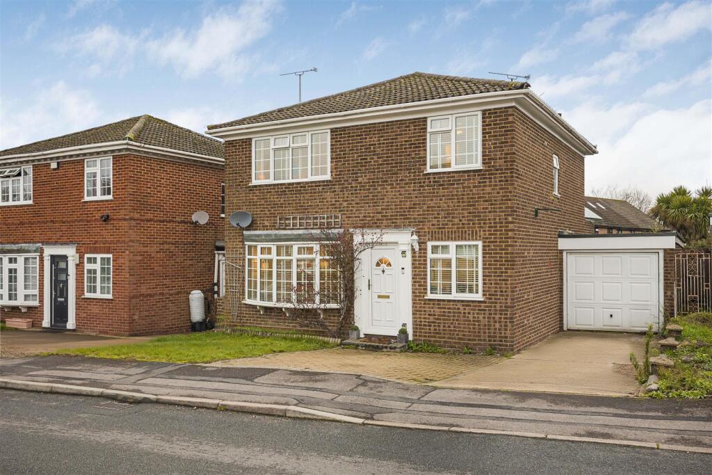 Main image of property: McCarthy Way, Finchampstead, Berkshire, RG40 4UA
