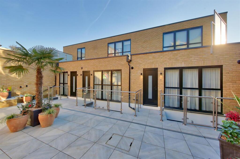 Main image of property: Tilemakers Yard, London