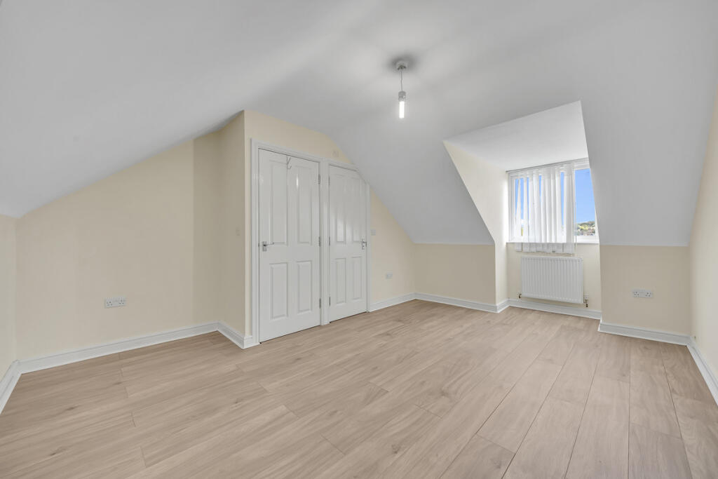 House in London, Collier Row - View 3