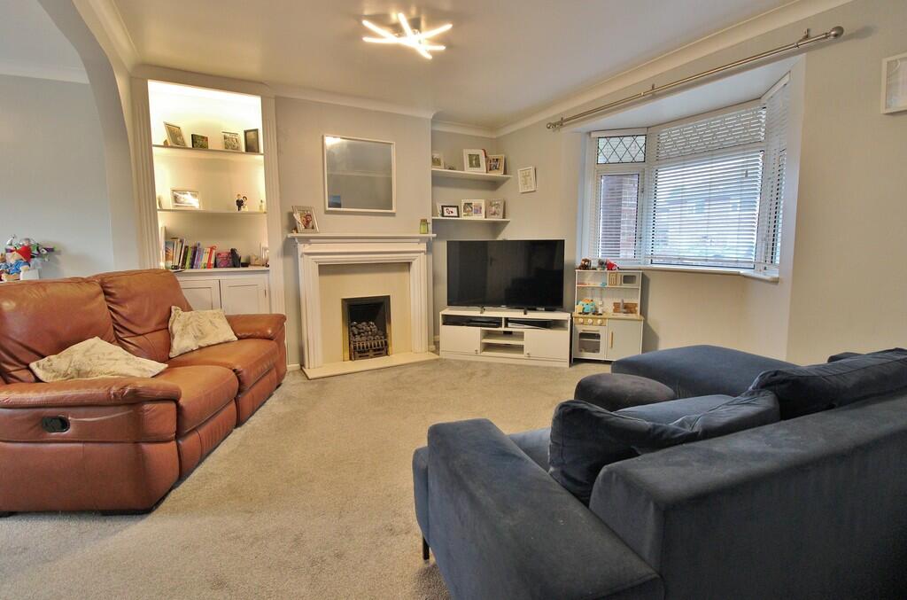 Foxbury Grove, Portchester photo 3
