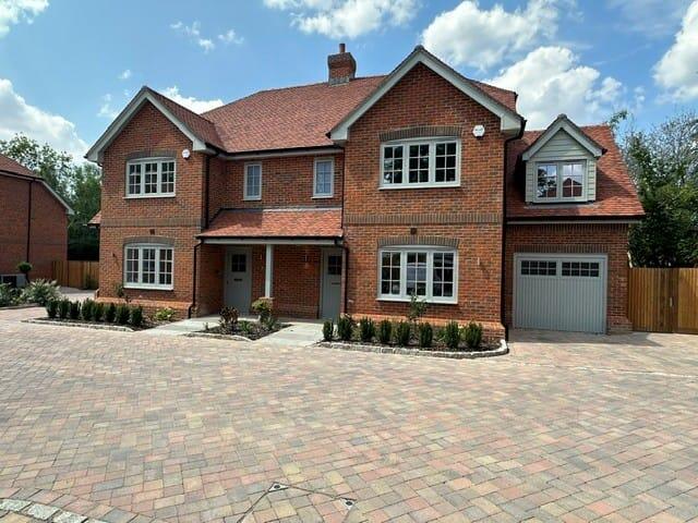 3-bed semi-detached on Bramall Place, Bowling Alley, Crondall, Farnham, GU10, £750,000