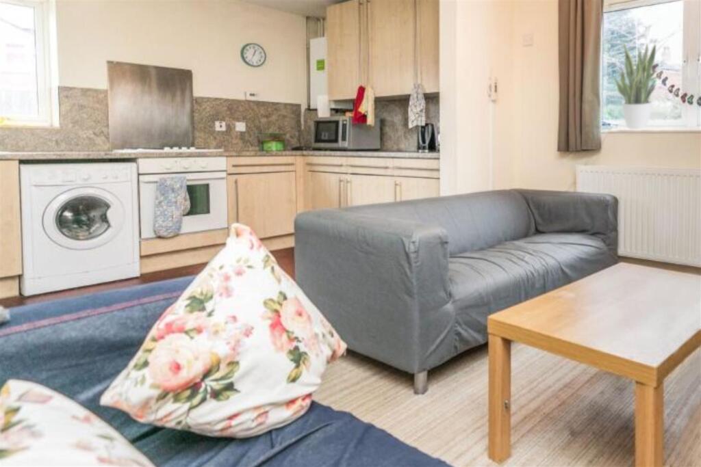 4 bedroom detached house for rent
