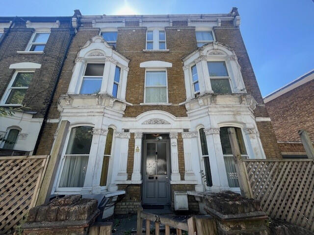 Studio flat on Agar Grove,  London, NW1, £100,000