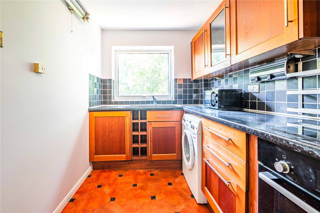 Apartment in Dacorum, Berkhamsted - More