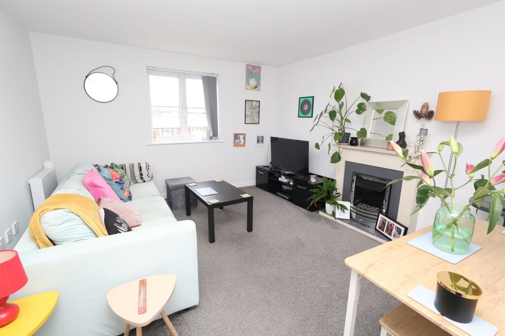 Apartment in Manchester, Whalley Range - View 5