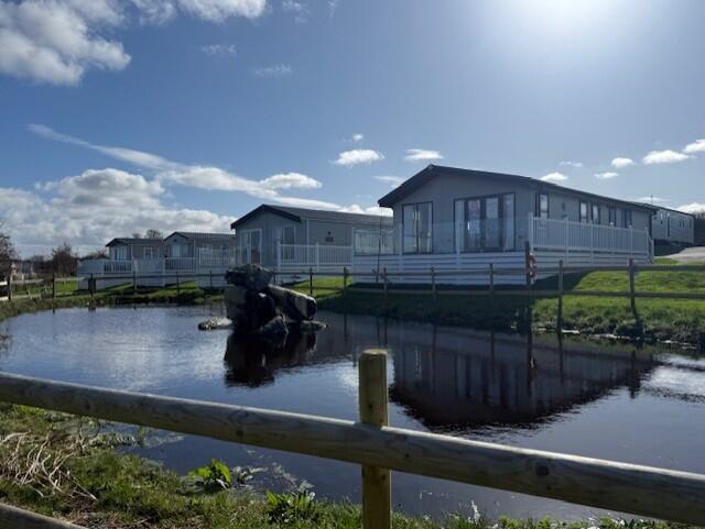 2-bed caravan on Stonegate, Tevella, TR8 5EW, £169,995