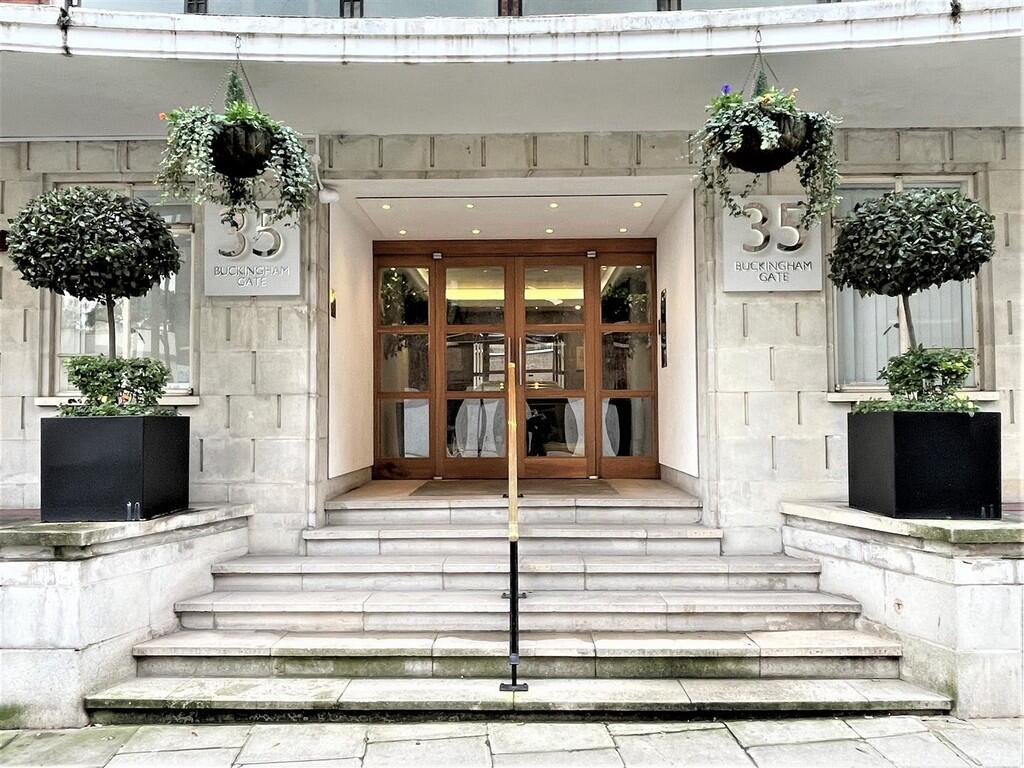 Main image of property: Top floor 35 Buckingham Gate