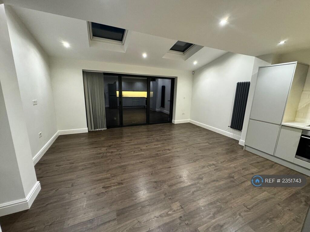 House in London - View 3