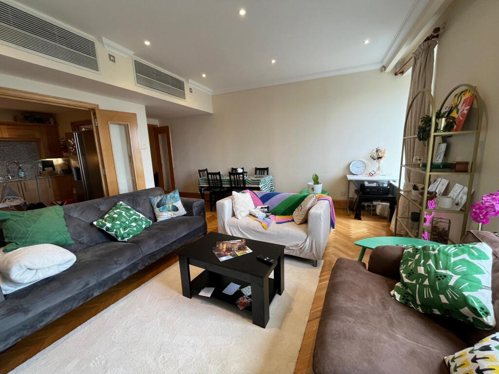 Main image of property: Whitehouse Apartments, London, SE1