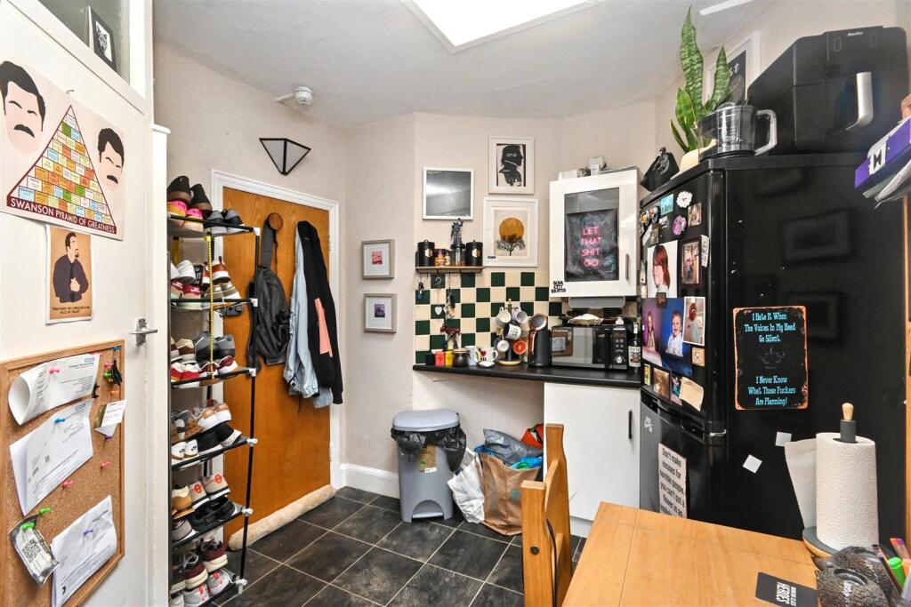 Apartment in Eastbourne, East Sussex - More