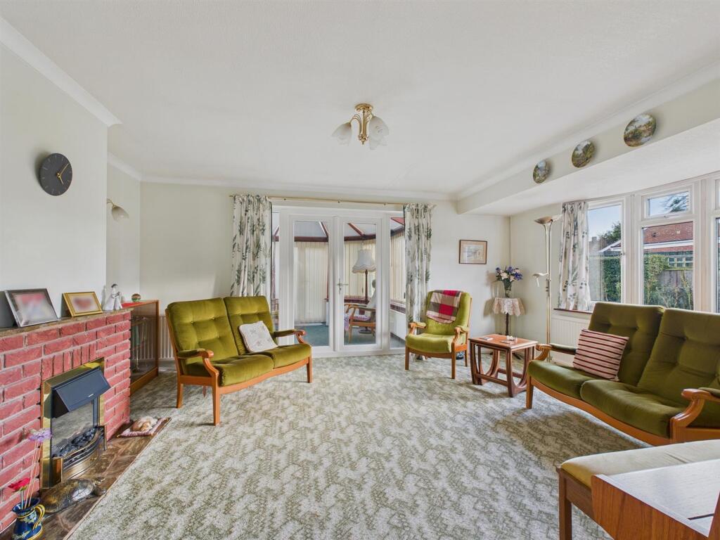 Britten Drive, Malvern photo 3