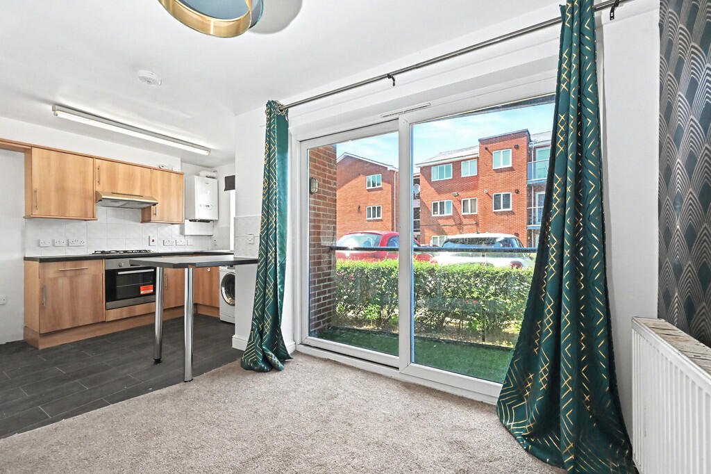Tudor Court, Sunny Bank, Stoke-on-Trent photo 4