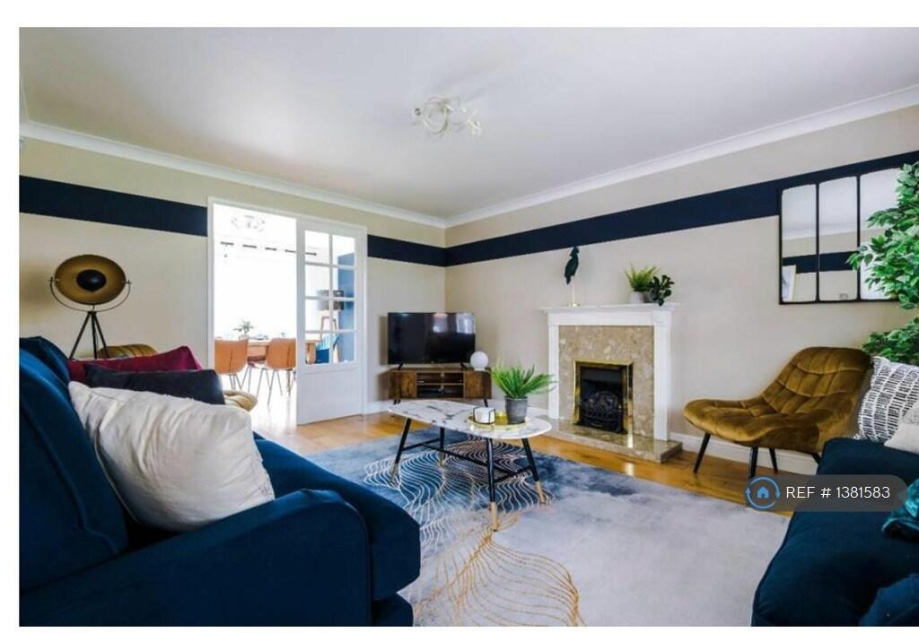 House in Nuneaton and Bedworth, Warwickshire - View 2