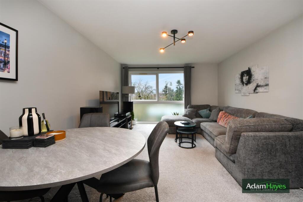 Apartment in London, Colney Hatch - More