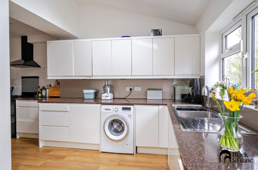 House in Bromley - View 5