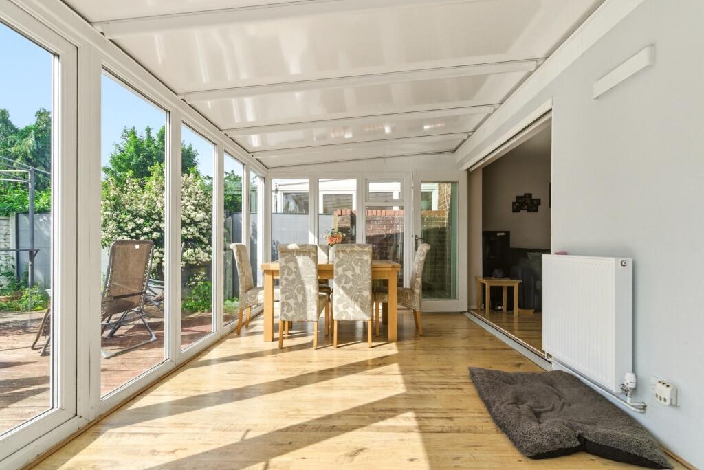 House in St Albans, Roestock, Colney Heath - More