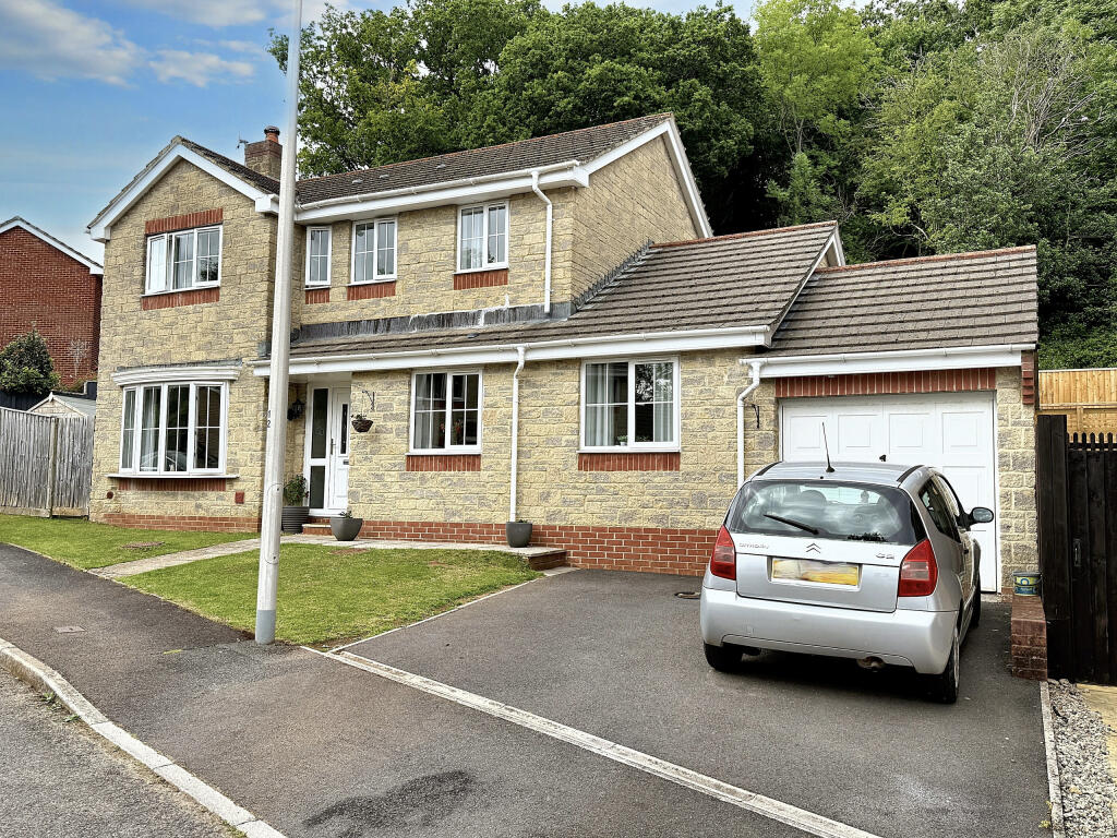 Main image of property: Abbotswood, Kingsteignton, Newton Abbot