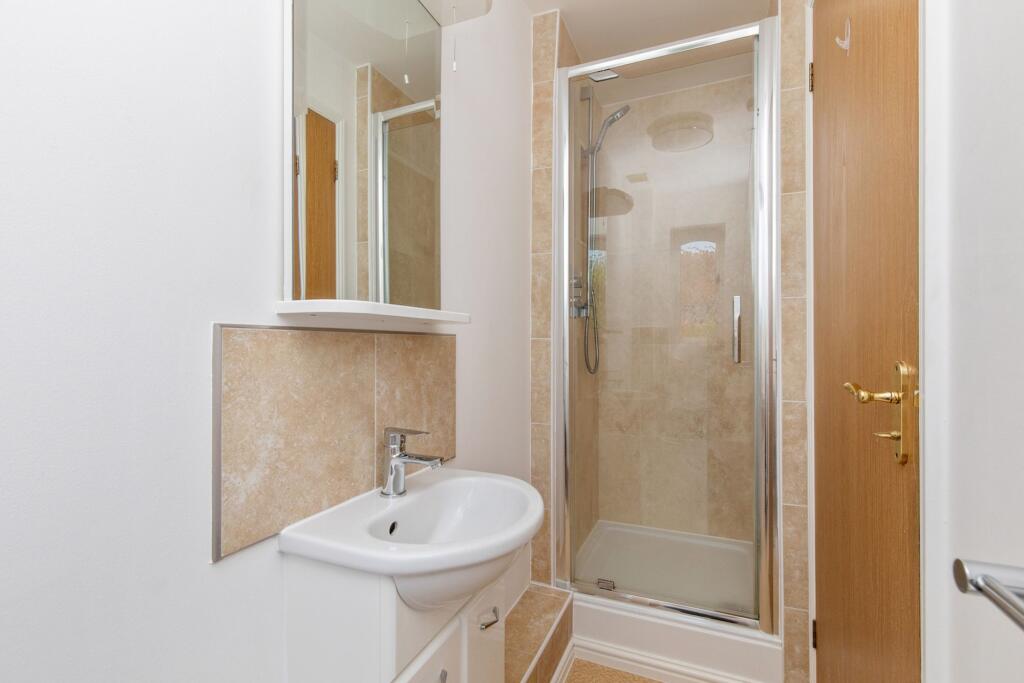 House in Horsham, Roffey, North Horsham - View 6