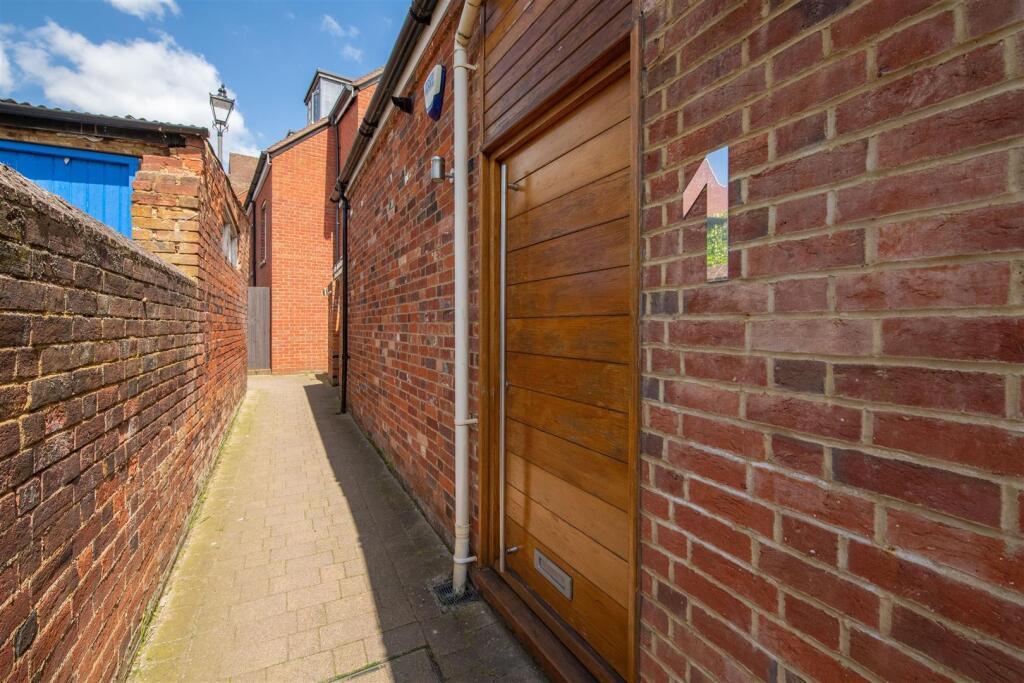 Main image of property: Coopers Alley, Hitchin