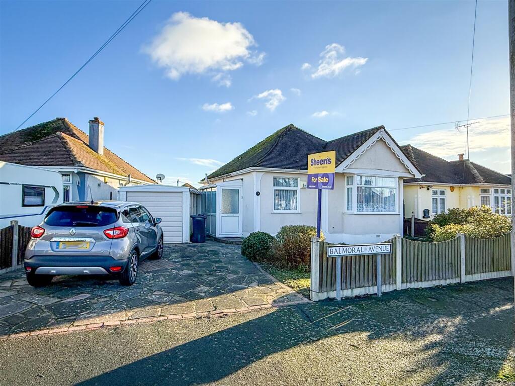 2-bed detached on Balmoral Avenue, Clacton-On-Sea, Essex, £215,000