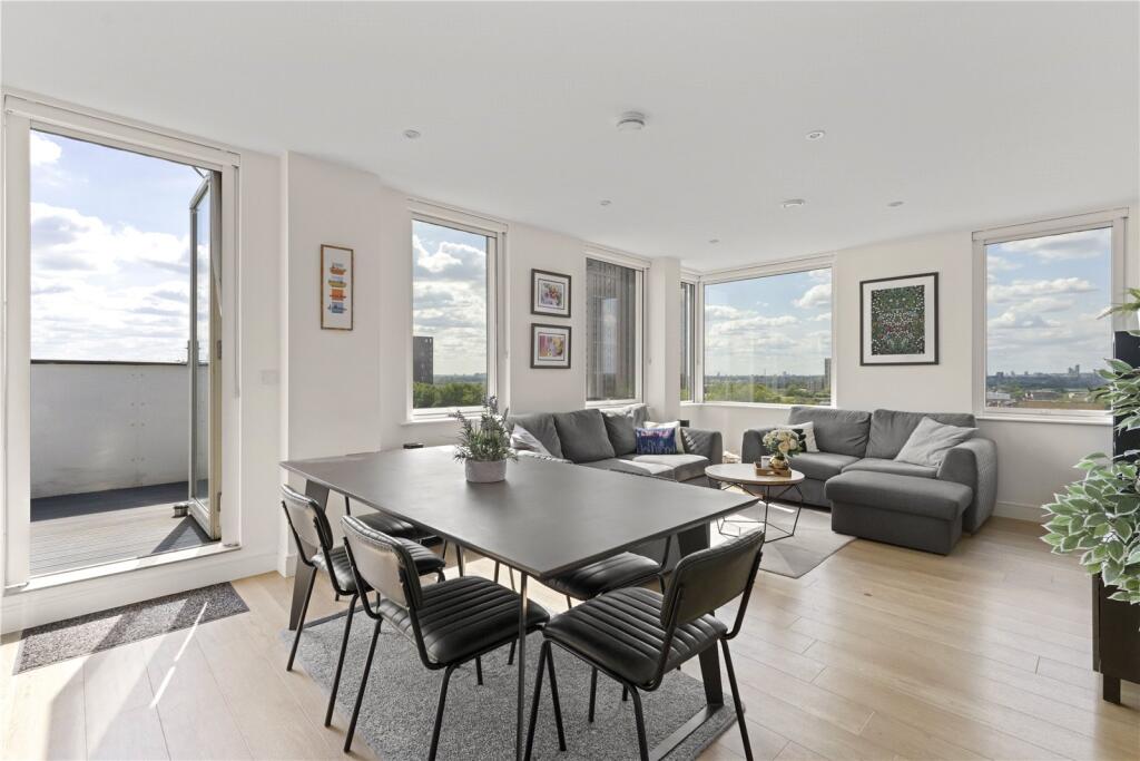 Main image of property: Cleveland Park Avenue, Walthamstow, London, E17