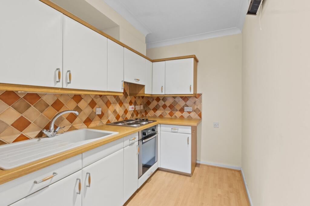 London Road, Uckfield, East Sussex, TN22 photo 3