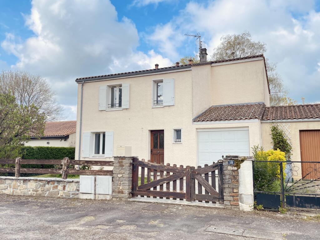 Main image of property: 16500 confolens