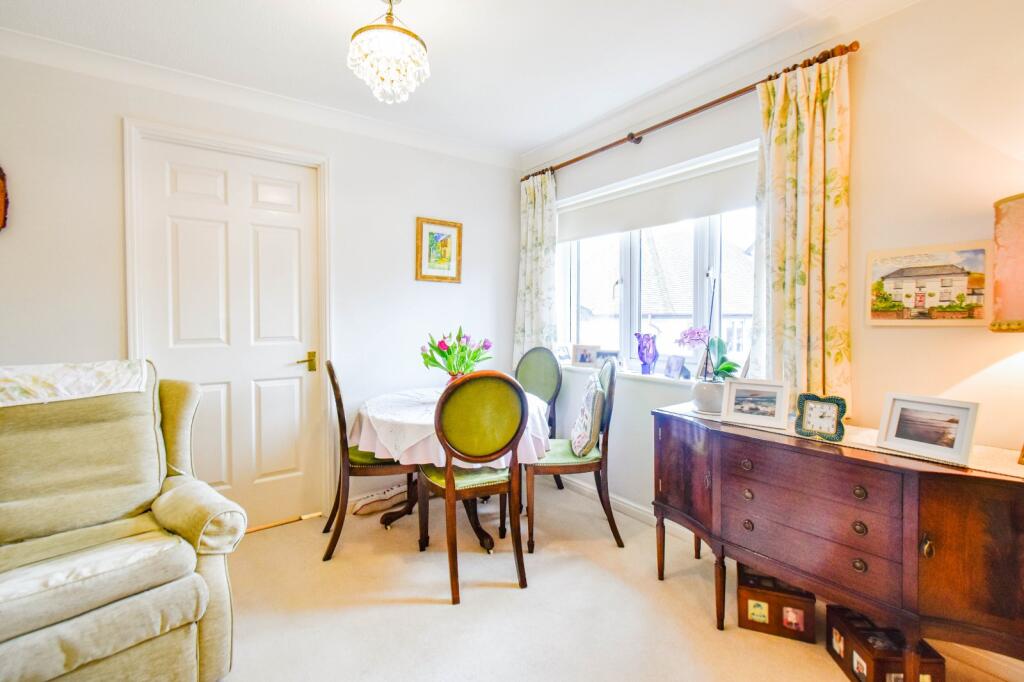 Garrett Close, Kingsclere, Newbury, Hampshire, RG20 photo 4