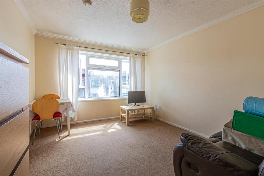 Apartment in Cardiff - View 2
